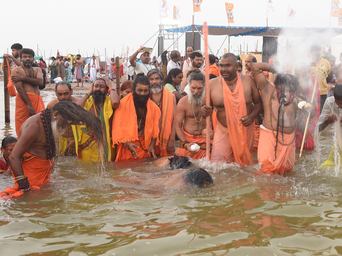 Telangana_20_20Saraswati_20Pushkaralu_202025_20Begins_20Today_20Photos__20_2814_29.jpg 14
