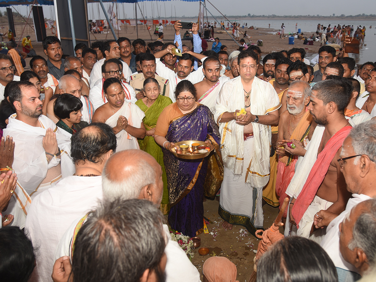 Telangana_20_20Saraswati_20Pushkaralu_202025_20Begins_20Today_20Photos__20_283_29.jpg 3
