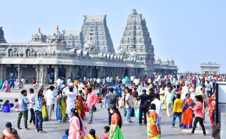 Yadadri_20devotees.jpg