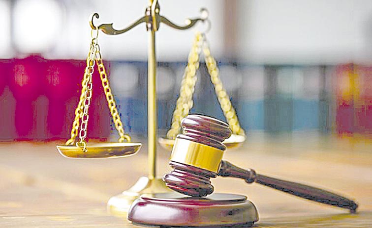 COURT-HAMMER123.jpg