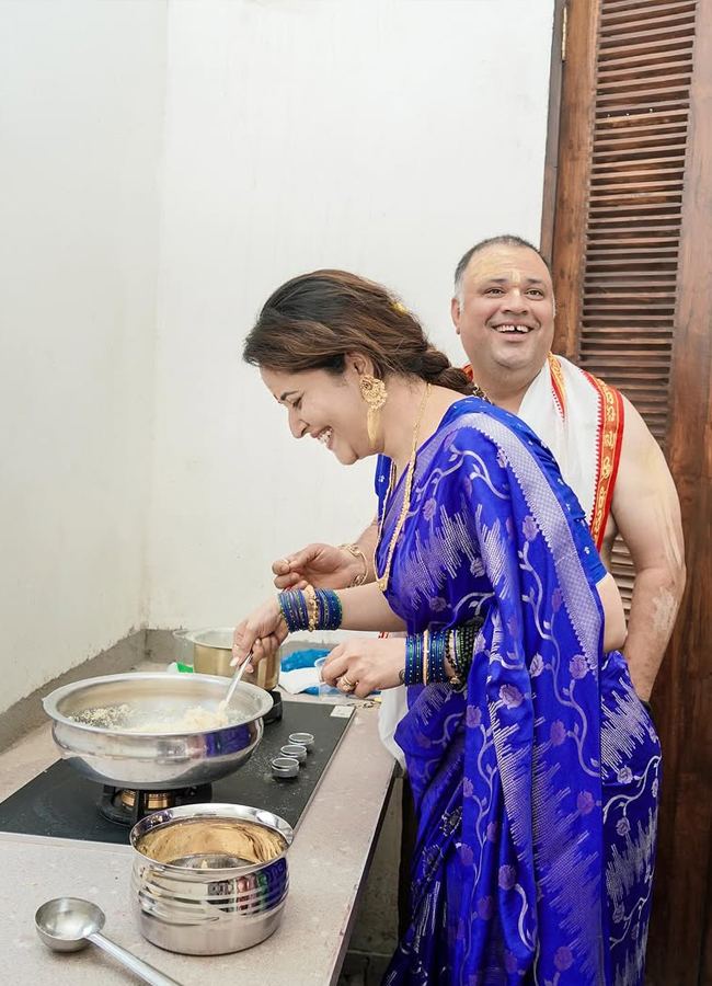 Anasuya_20new_20Home_20ceremony_20photos1.jpg 2