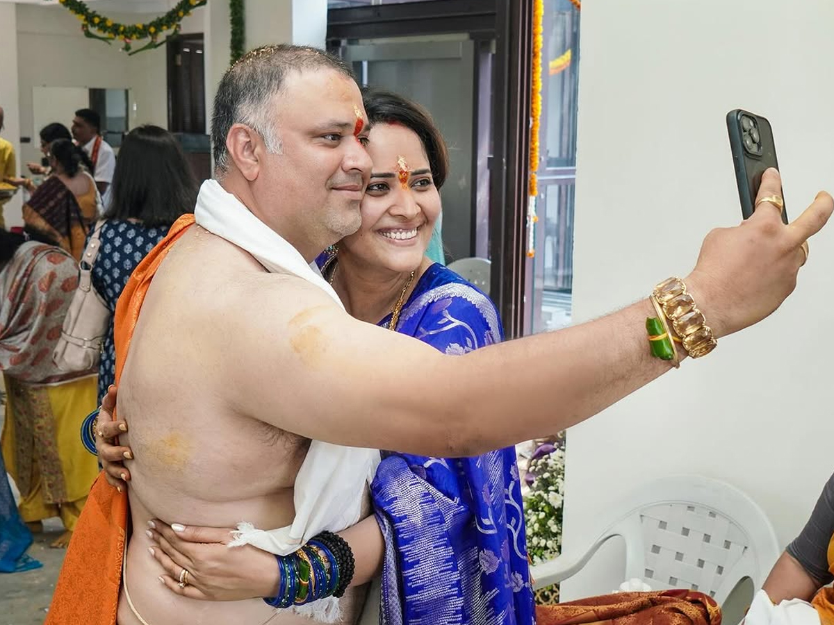 Anasuya_20new_20Home_20ceremony_20photos12.jpg 13