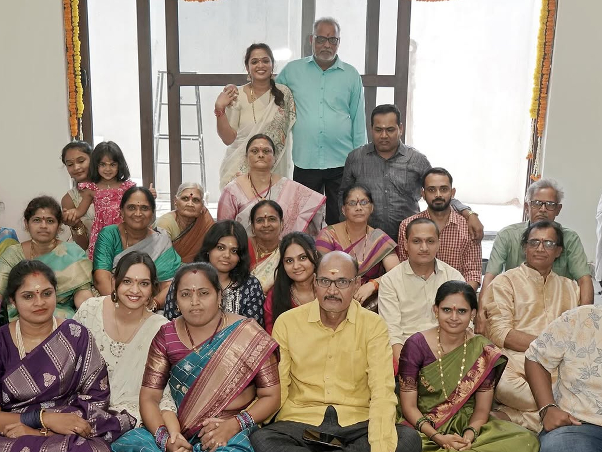 Anasuya_20new_20Home_20ceremony_20photos14.jpg 15