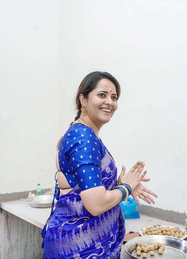Anasuya_20new_20Home_20ceremony_20photos2.jpg 3