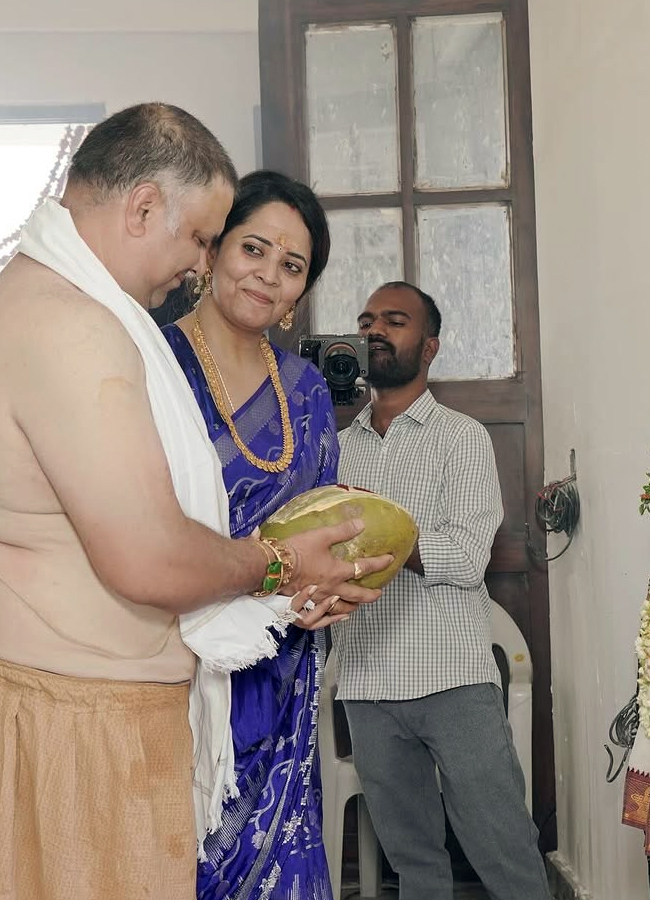 Anasuya_20new_20Home_20ceremony_20photos5.jpg 6