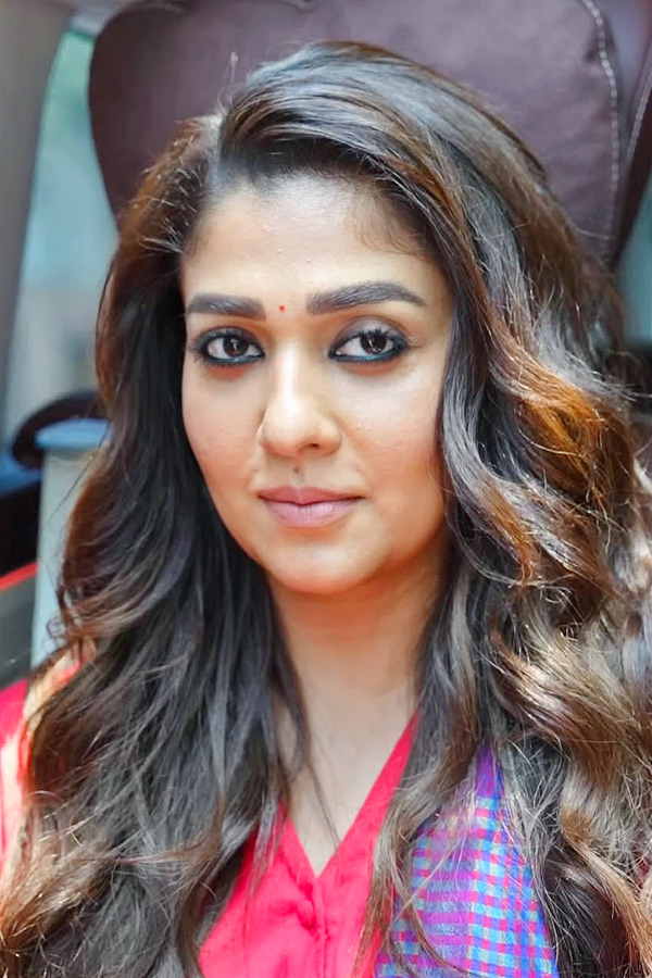 Nayanthara_20joins_20Chiranjeevi_20and_20Anil_20Ravipudis_20film_20Mega_20157_20Photos_20_284_29.jpg 6