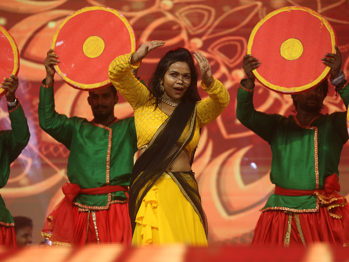 Bhairavam_20Movie_20Trailer_20Launch_20Event_20In_20Eluru_20Photos__20_2822_29.jpg 22