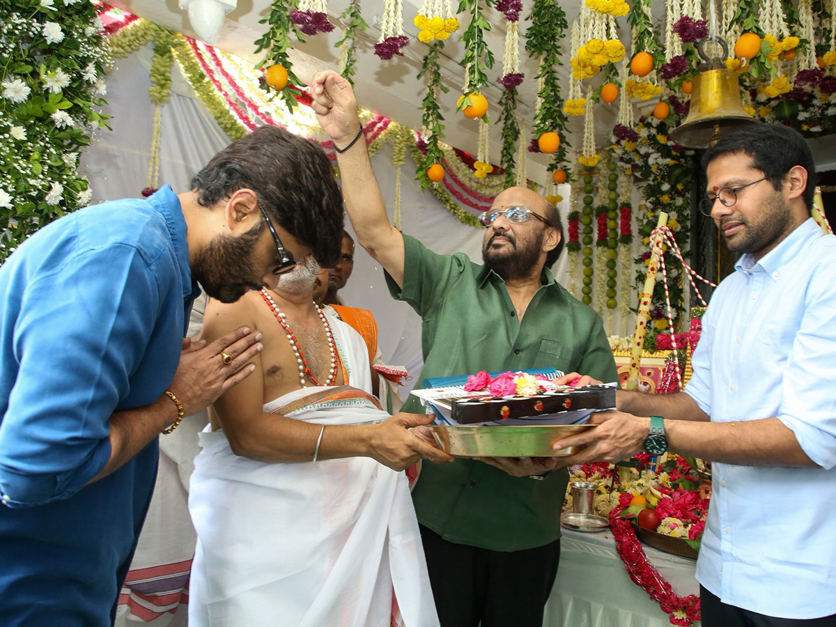 Suriya_20new_20film_20with_20Venky_20Atluri_20launched_20with_20a_20pooja_20ceremony__20_283_29.jpg 3