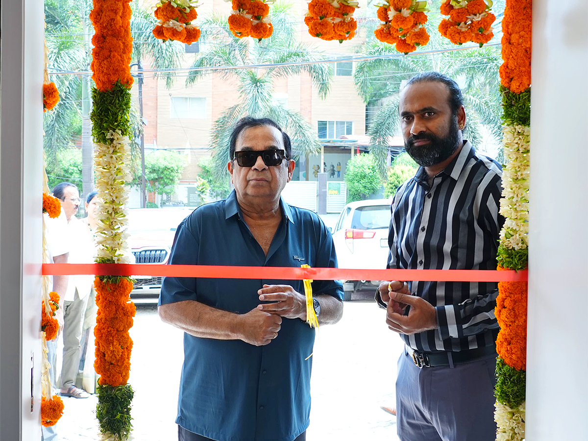Padma_20Shri_20Brahmanandam_20Inaugurated_20Hotel_20Aho_1.jpg 1
