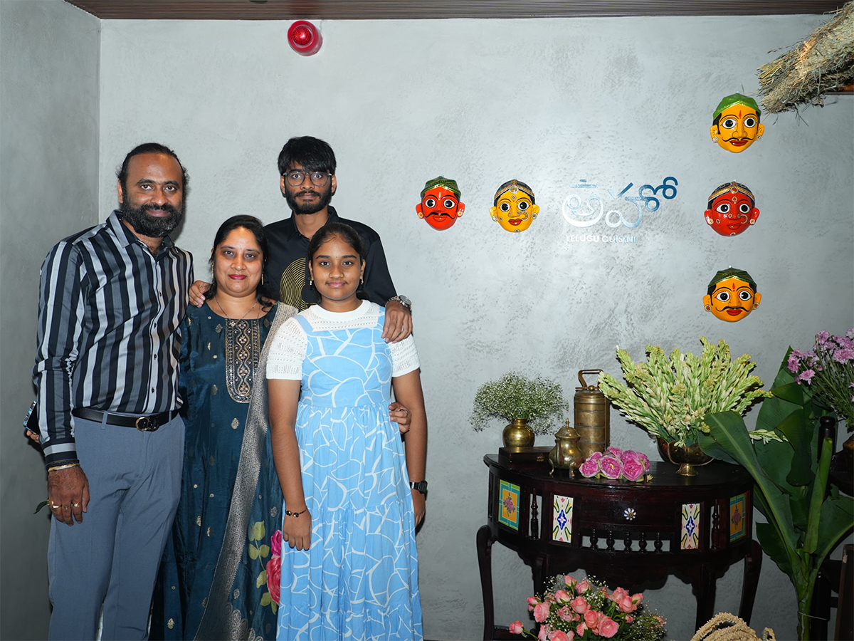 Padma_20Shri_20Brahmanandam_20Inaugurated_20Hotel_20Aho_13.jpg 12