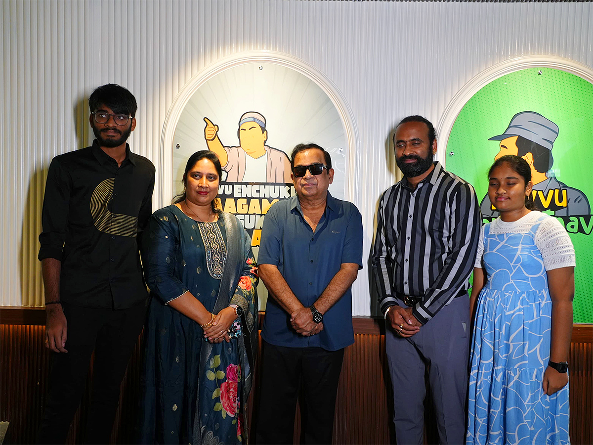 Padma_20Shri_20Brahmanandam_20Inaugurated_20Hotel_20Aho_6.jpg 5