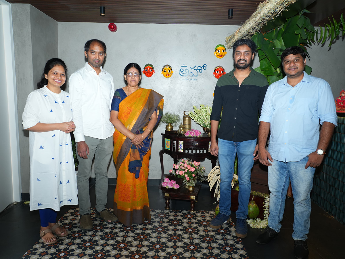Padma_20Shri_20Brahmanandam_20Inaugurated_20Hotel_20Aho_9.jpg 8
