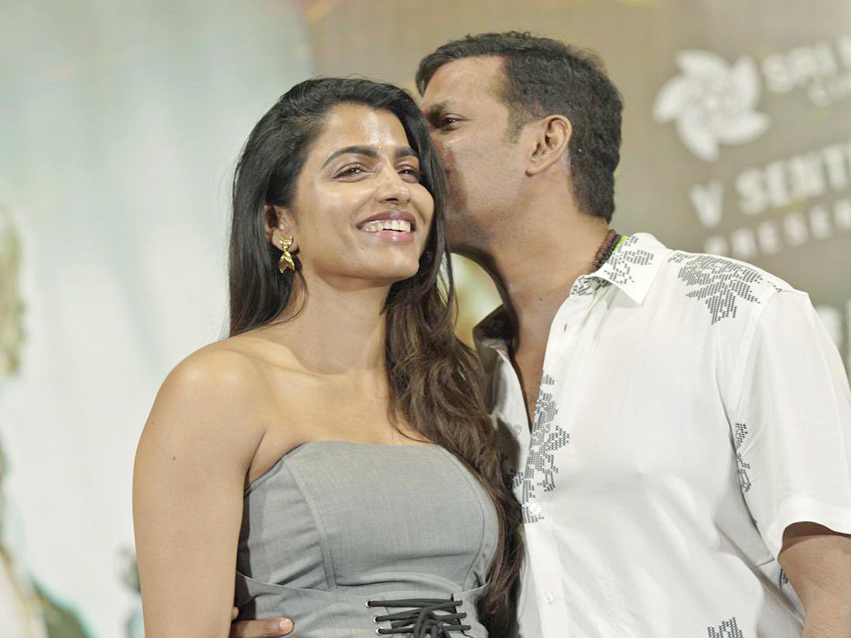 Tamil_20actors_20Vishal_2C_20Sai_20Dhanshika_20announce_20wedding_20in_20August__20_283_29.jpg 3