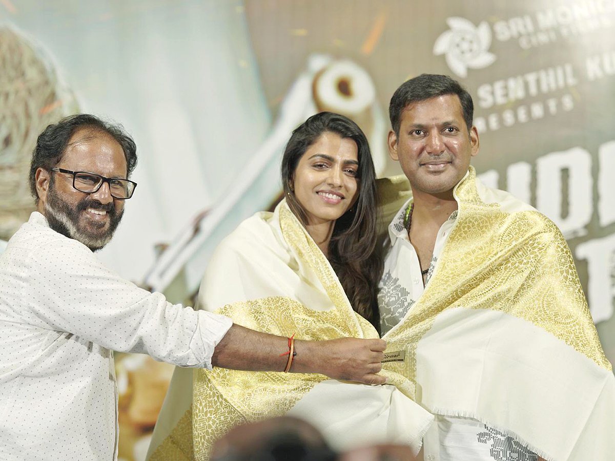 Tamil_20actors_20Vishal_2C_20Sai_20Dhanshika_20announce_20wedding_20in_20August__20_287_29.jpg 7