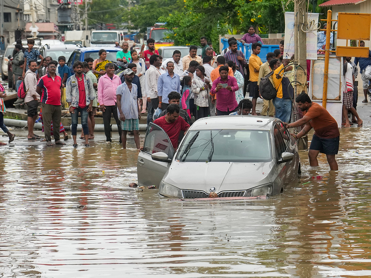 heavy_20rainfall_20in_20Bengaluru_20photos__20_2811_29.jpg 11