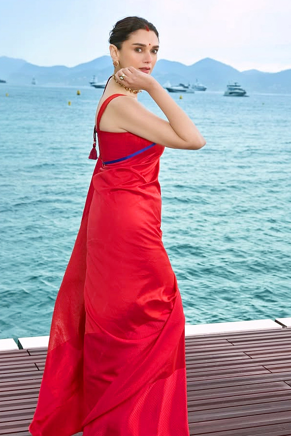 Aditi_20Rao_20Hydari_20goes_20desi_20in_20her_20latest_20look_20from_20Cannes_202025_20Photos_20_284_29.jpg 5