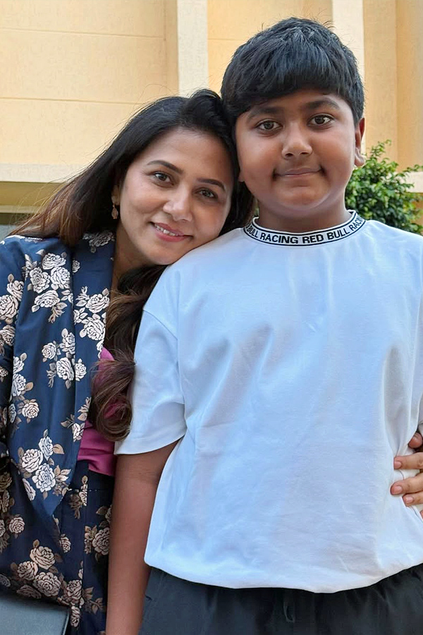 Director_20Sukumars_20wife_20Is_20Thrilled_20To_20see_20Her_20sons_20talent_20Photos_20_282_29.jpg 4