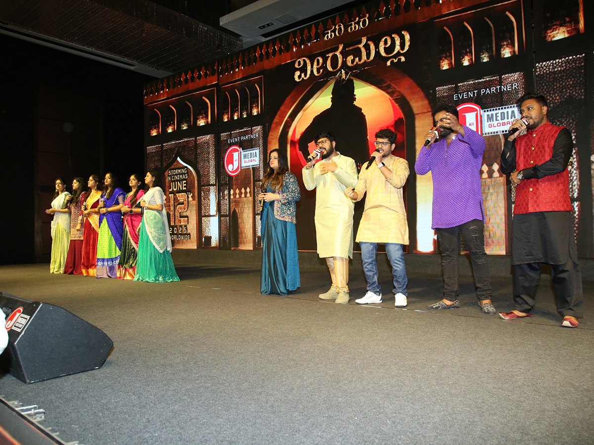 Hari_20Hara_20Veera_20Mallu_20Grand_20Press_20Meet_8.jpg 8