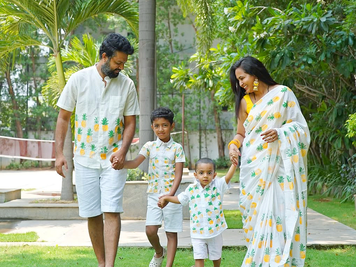 Anchor_20Lasya_20Shares_20Latest_20family_20Pictures_20on_20Social_20Media_20_20_287_29.jpg 7