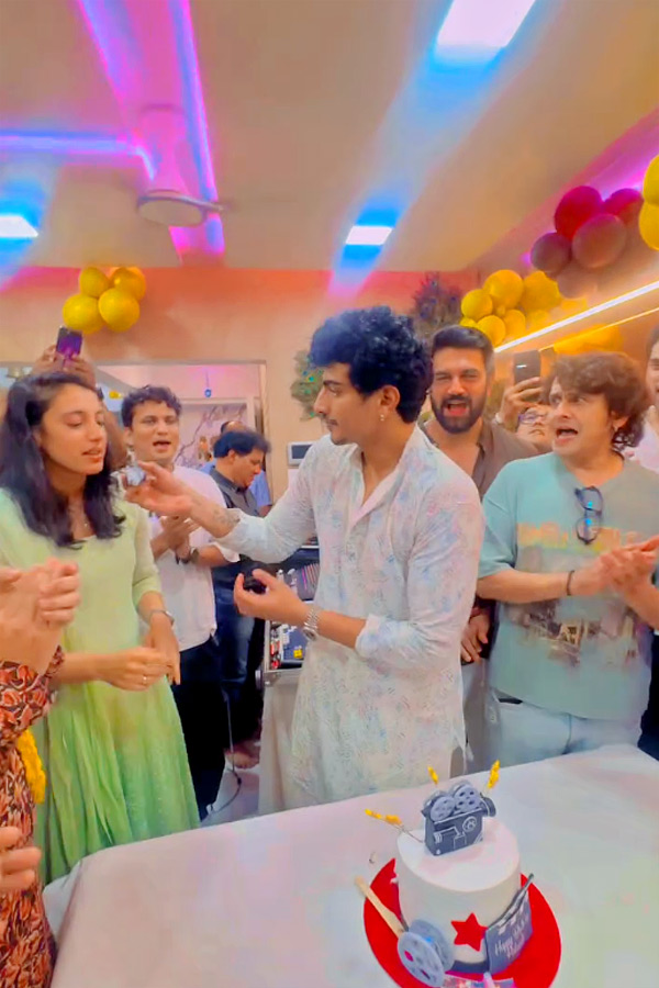 Smriti_20Mandhana_20Birthday_20celebration_20with_20boyfriend_20Palash_20Muchhal_20Photos_20_283_29.jpg 4