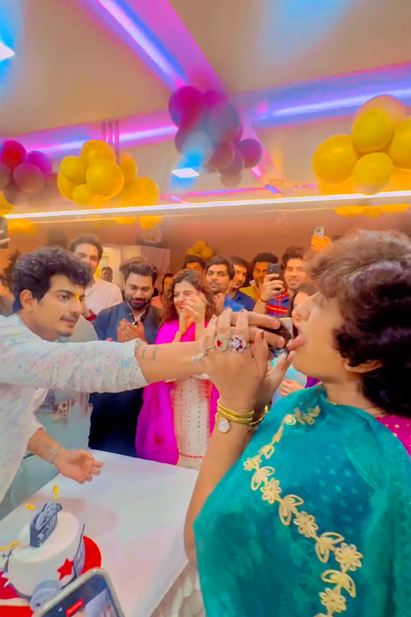 Smriti_20Mandhana_20Birthday_20celebration_20with_20boyfriend_20Palash_20Muchhal_20Photos_20_285_29.jpg 6