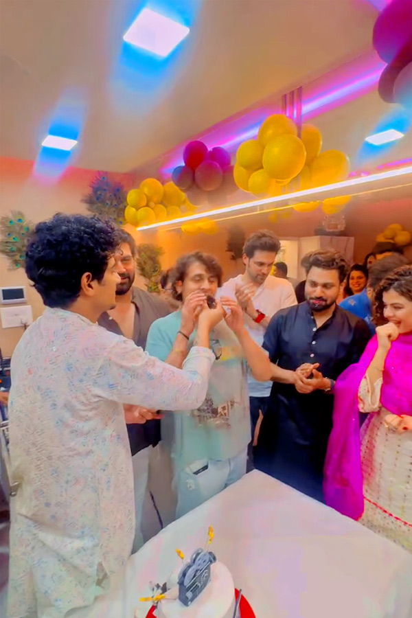 Smriti_20Mandhana_20Birthday_20celebration_20with_20boyfriend_20Palash_20Muchhal_20Photos_20_288_29.jpg 9