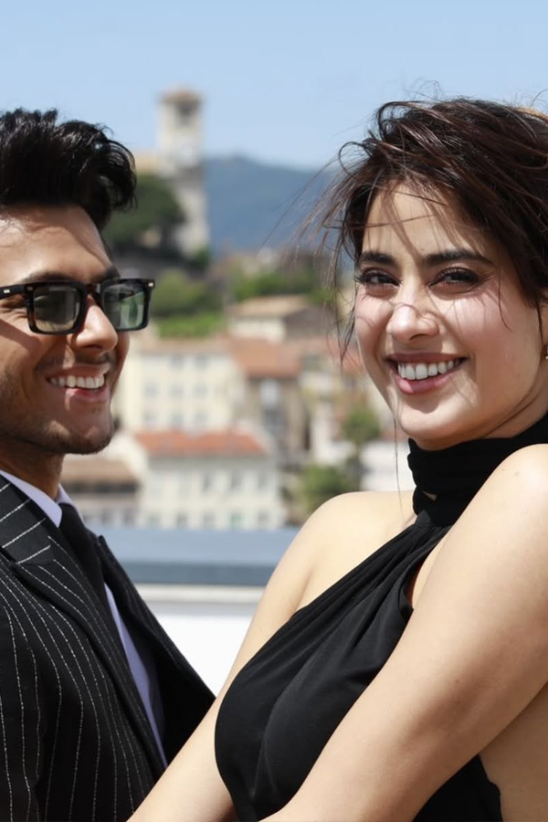 Janhvi_20Kapoor_20shares_20sweet_20moments_20from_20Cannes_20Film_20Festival_202025_20_2814_29.jpg 15