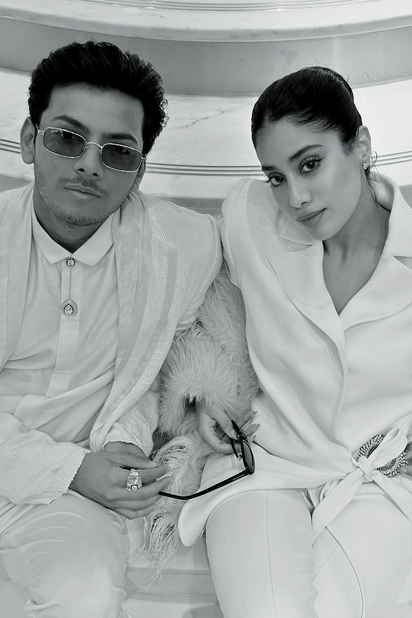 Janhvi_20Kapoor_20shares_20sweet_20moments_20from_20Cannes_20Film_20Festival_202025_20_2815_29.jpg 16