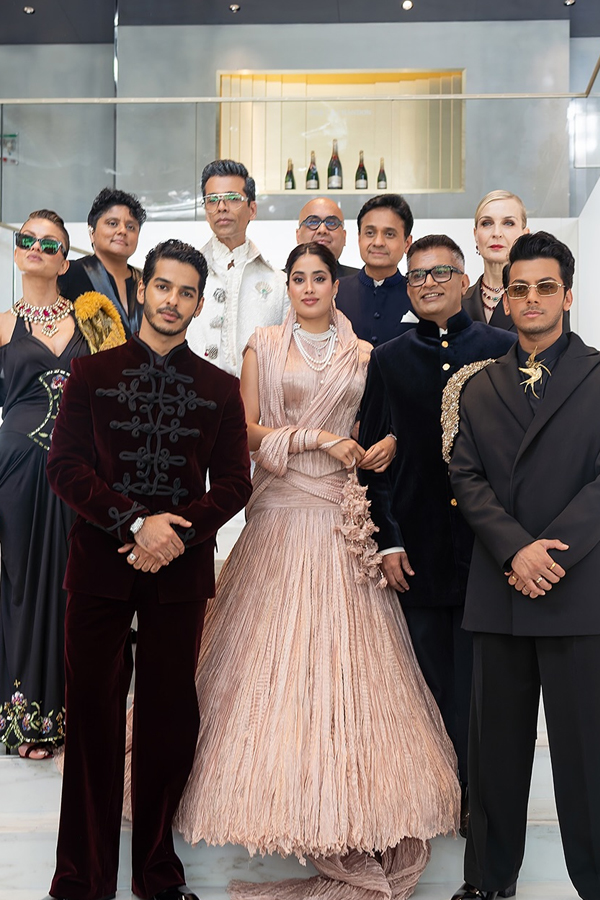Janhvi_20Kapoor_20shares_20sweet_20moments_20from_20Cannes_20Film_20Festival_202025_20_2816_29.jpg 17