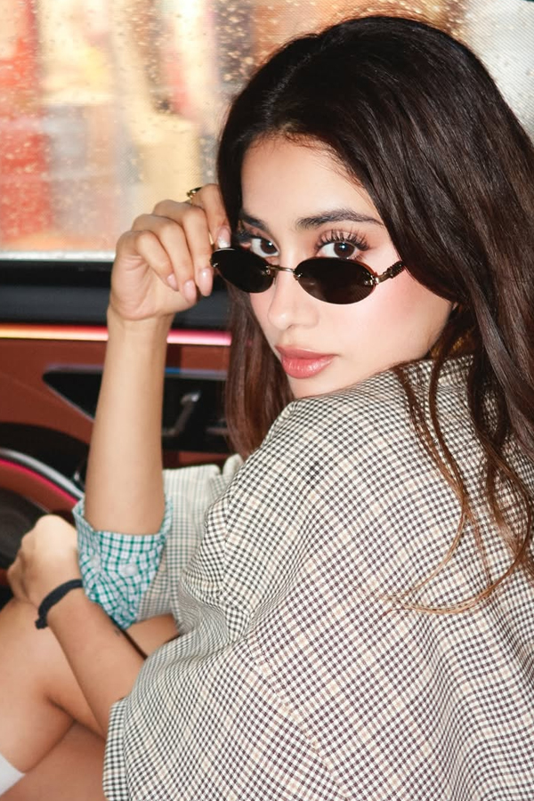 Janhvi_20Kapoor_20shares_20sweet_20moments_20from_20Cannes_20Film_20Festival_202025_20_281_29.jpg 2