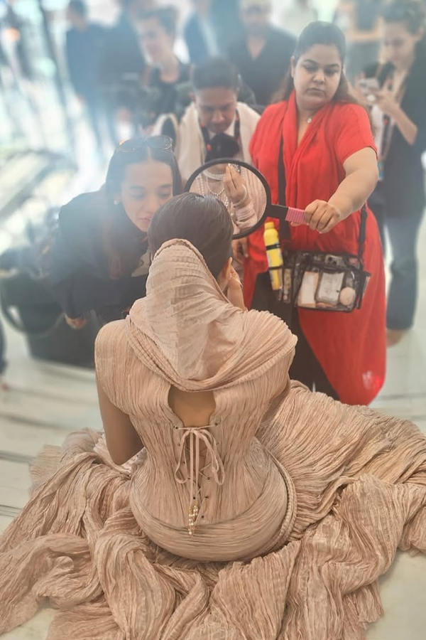 Janhvi_20Kapoor_20shares_20sweet_20moments_20from_20Cannes_20Film_20Festival_202025_20_286_29.jpg 7