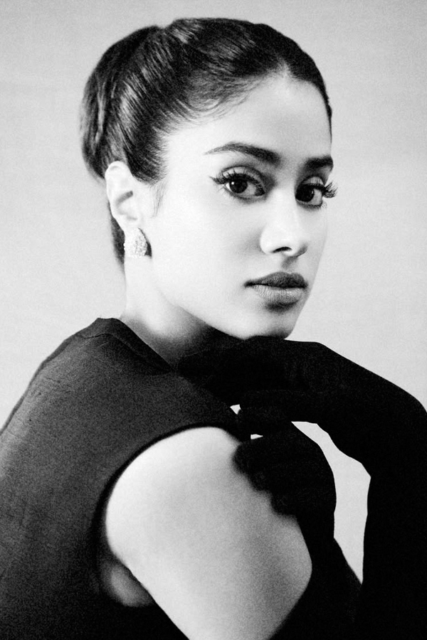 Janhvi_20Kapoor_20shares_20sweet_20moments_20from_20Cannes_20Film_20Festival_202025_20_288_29.jpg 9