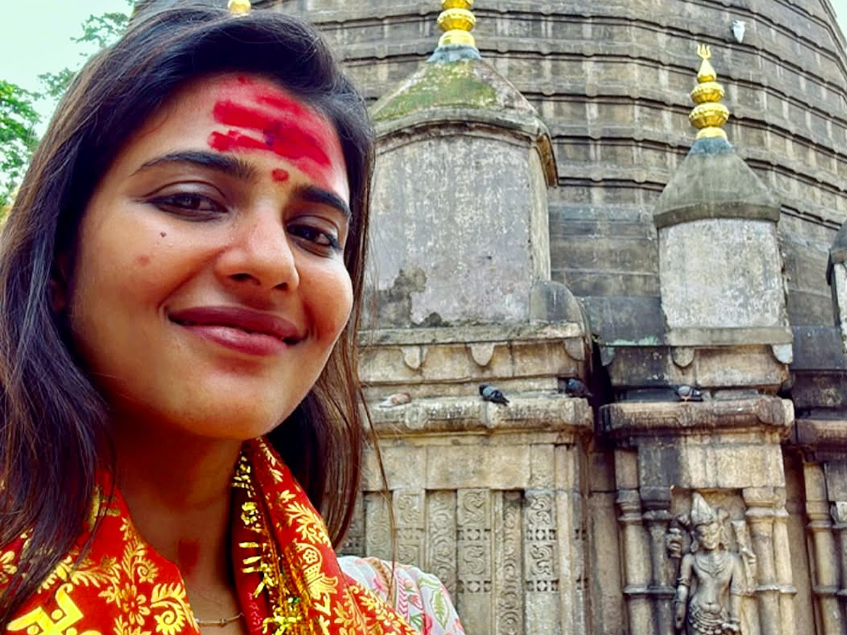 Actress_20Aishwarya_20Rajesh_20Visits_20Jai_20Ma_20Kamakhya_20Temple_20Photos_20_283_29.jpg 4