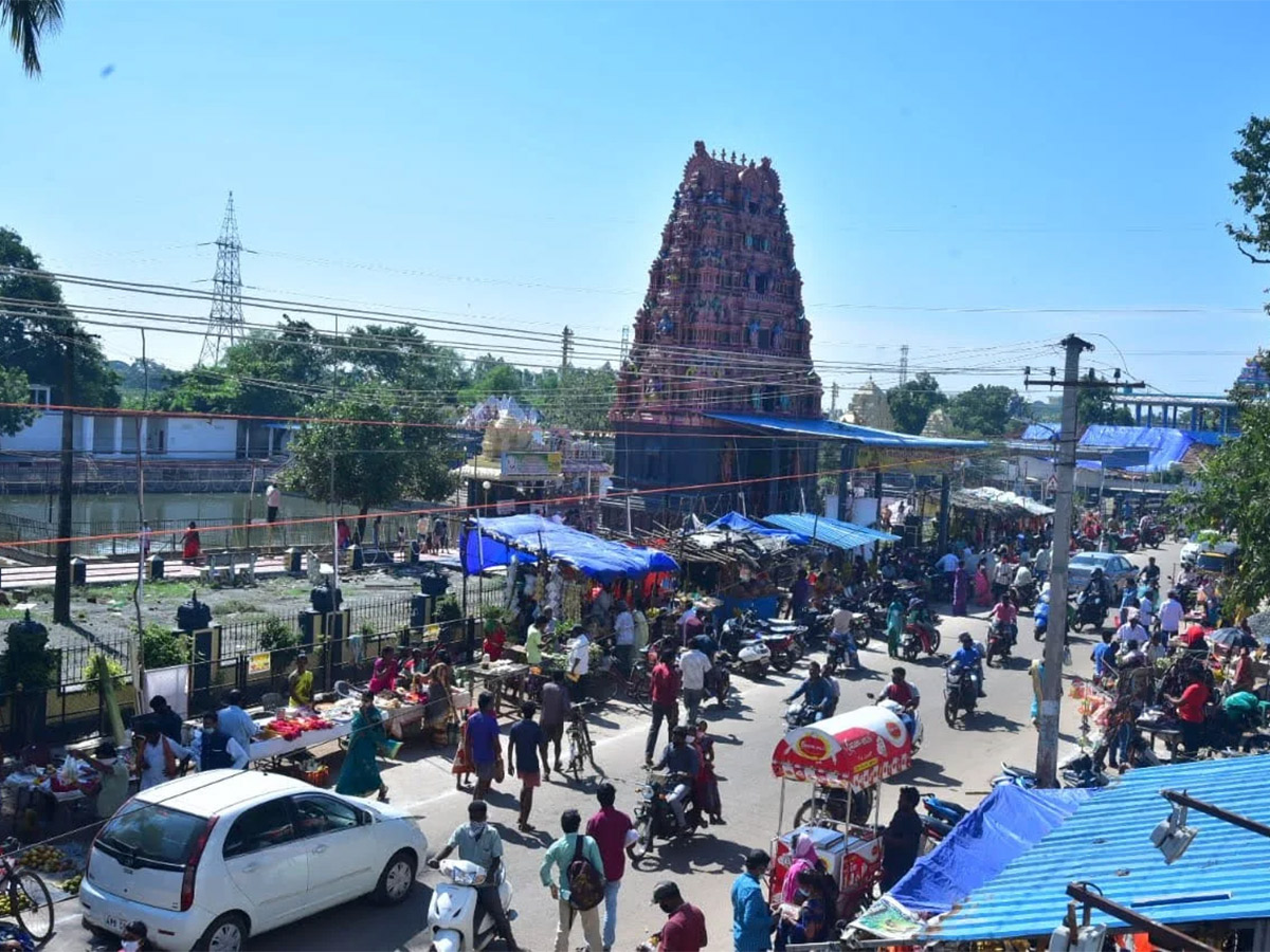 Sri_20Kukkuteswara_20Swamy_20Temple_20At_20Pitapuram_20Kakinada_20District__20_2815_29.jpg 15