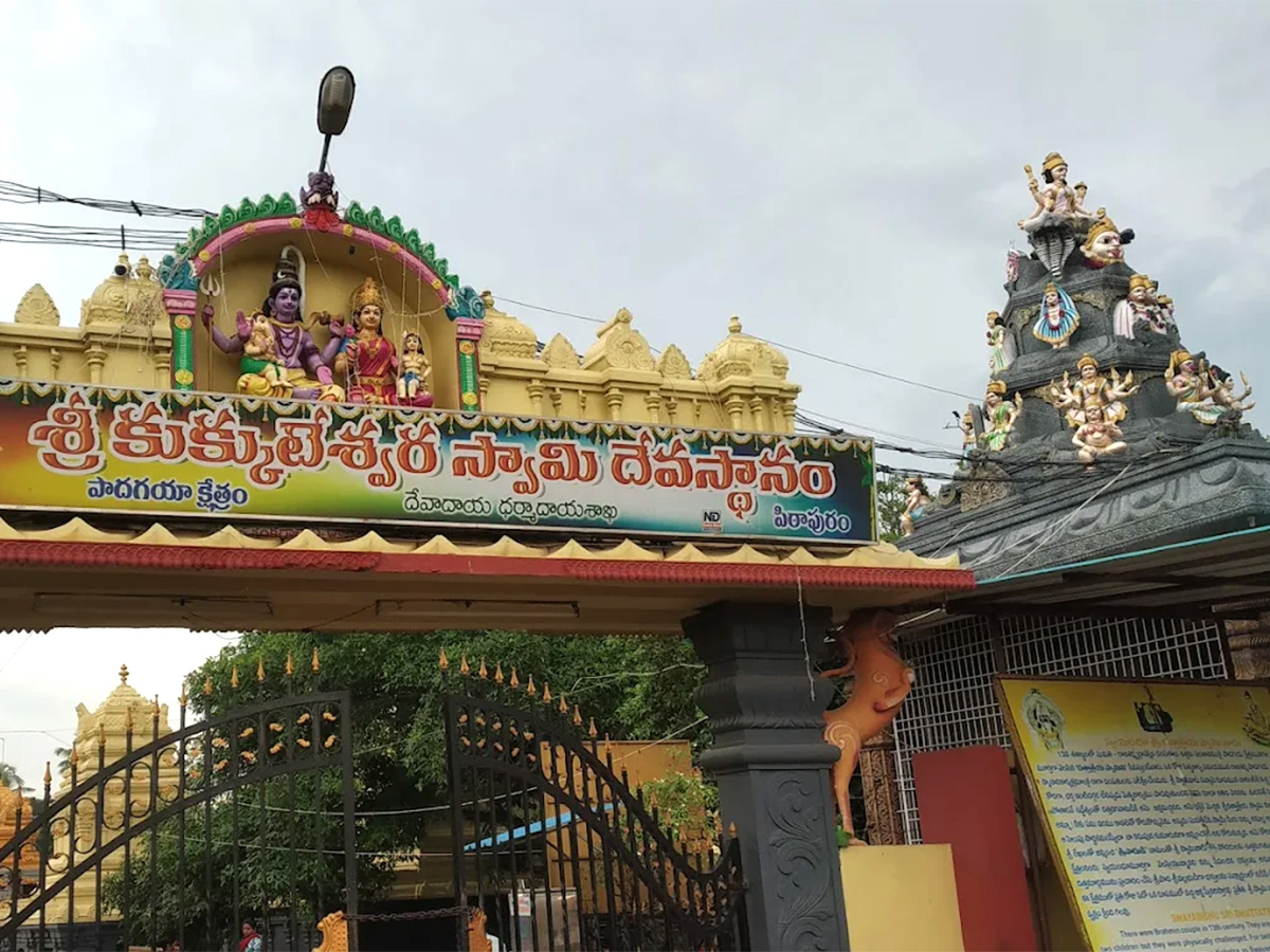 Sri_20Kukkuteswara_20Swamy_20Temple_20At_20Pitapuram_20Kakinada_20District__20_282_29.jpg 2