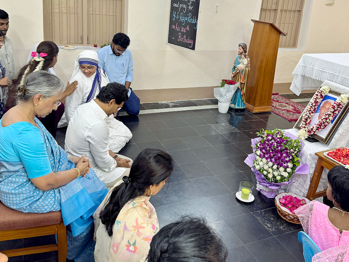 YS_20Jagan_20Family_20Participated_20In_20Raja_20Reddy_20Jayanthi_20Celebrations_20Photos_20_289_29.jpg 9