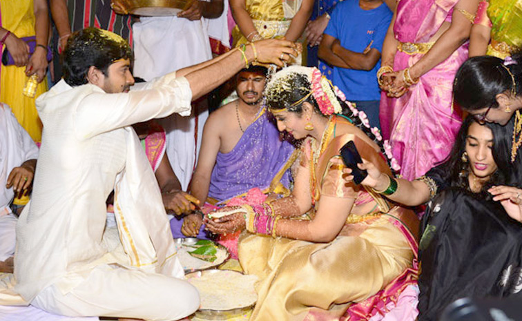 Allari_20Naresh_20And_20Virupa_20Wedding_20Anniversary_20Photos_20_281_29.jpg 2