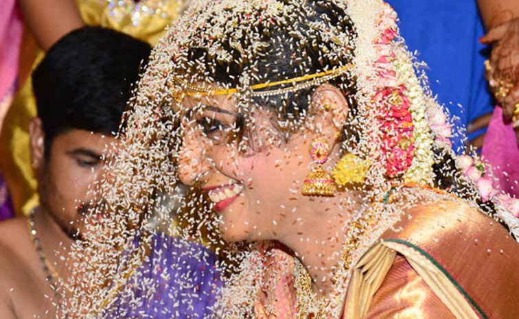 Allari_20Naresh_20And_20Virupa_20Wedding_20Anniversary_20Photos_20_284_29.jpg 4