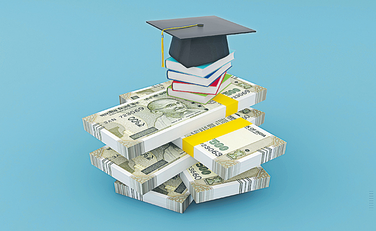 MONEY-GRADUATION--671954970.jpg