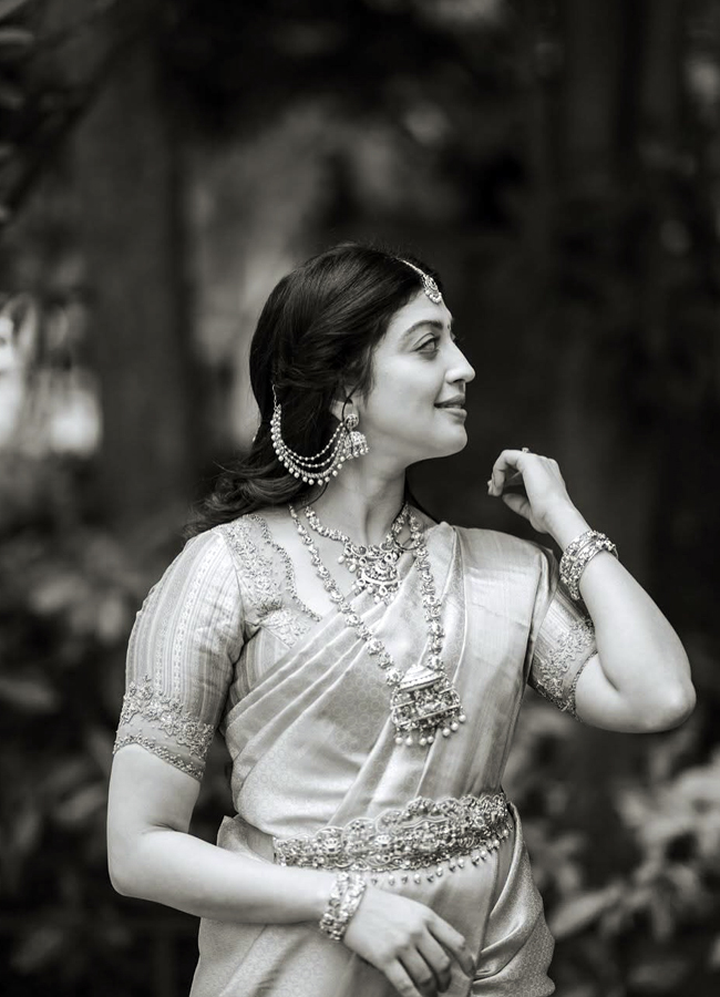 pranitha_20son_20baarasaala9.jpg 10