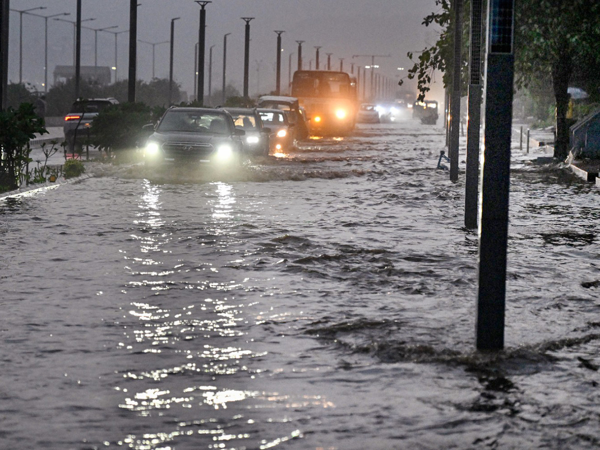 Heavy_20Rain_20in_20Visakhapatnam_20And_20Vijayawada_20Photos__20_282_29.jpg 2