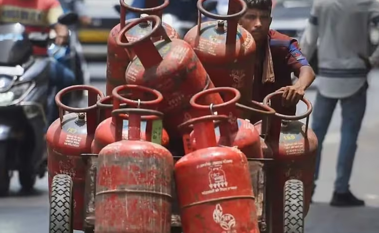 lpg-cylinder-price-cut.jpg