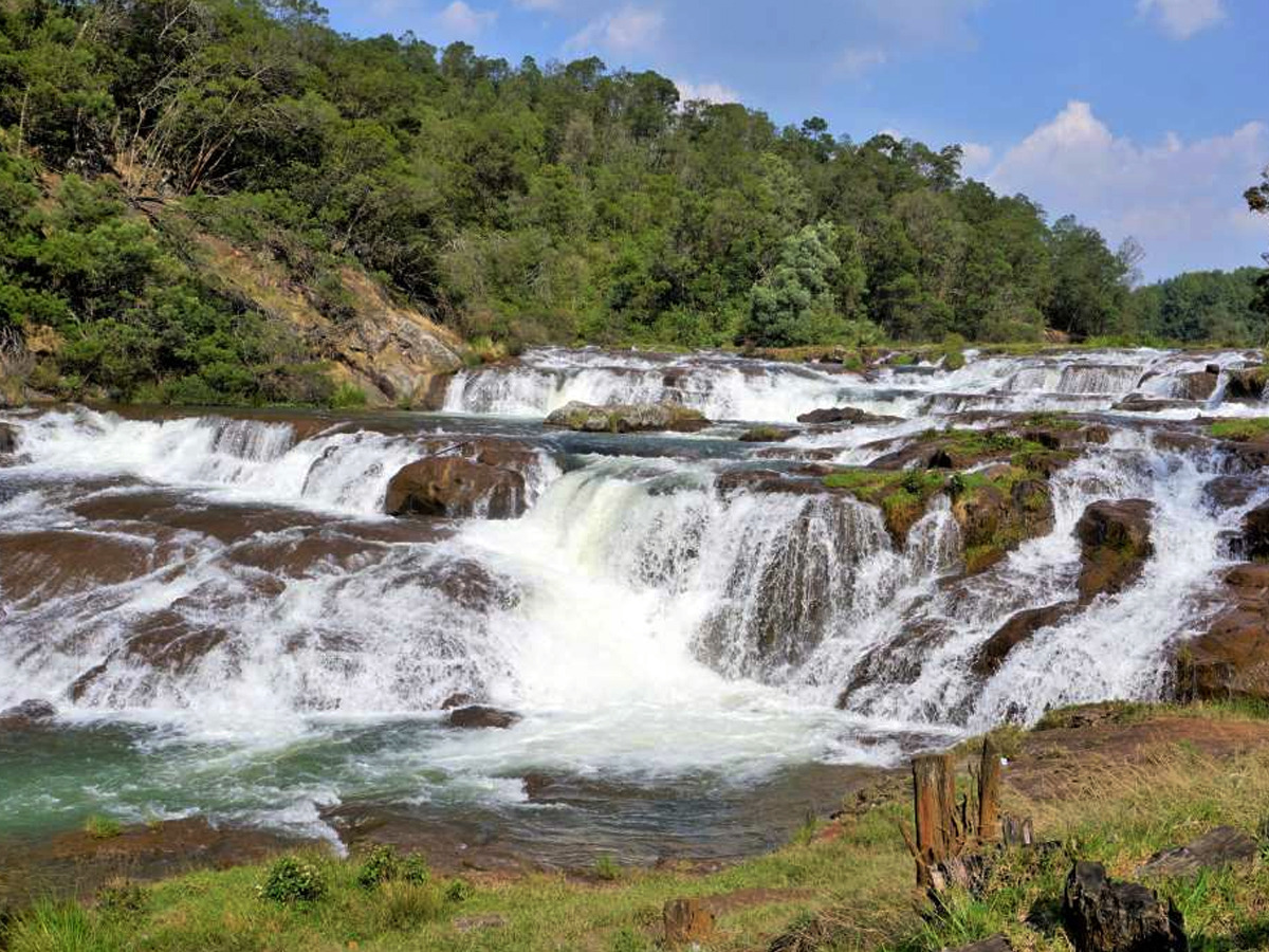 waterfalls_20in_20tamilanadu3.jpg 3