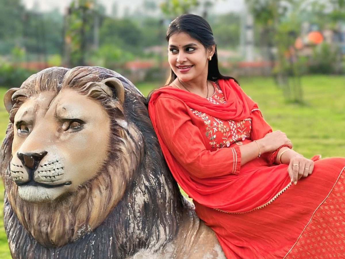 Bigg_20Boss_20Telugu_20Season_208_20contestant_20Soniya_20Akula_20Birthday_20Celebrations_20Photos_20_2813_29.jpg 4