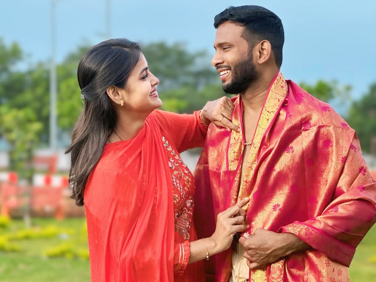 Bigg_20Boss_20Telugu_20Season_208_20contestant_20Soniya_20Akula_20Birthday_20Celebrations_20Photos_20_2815_29.jpg 6