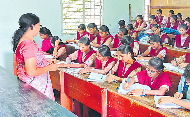 Classroom-Lecturer.jpg