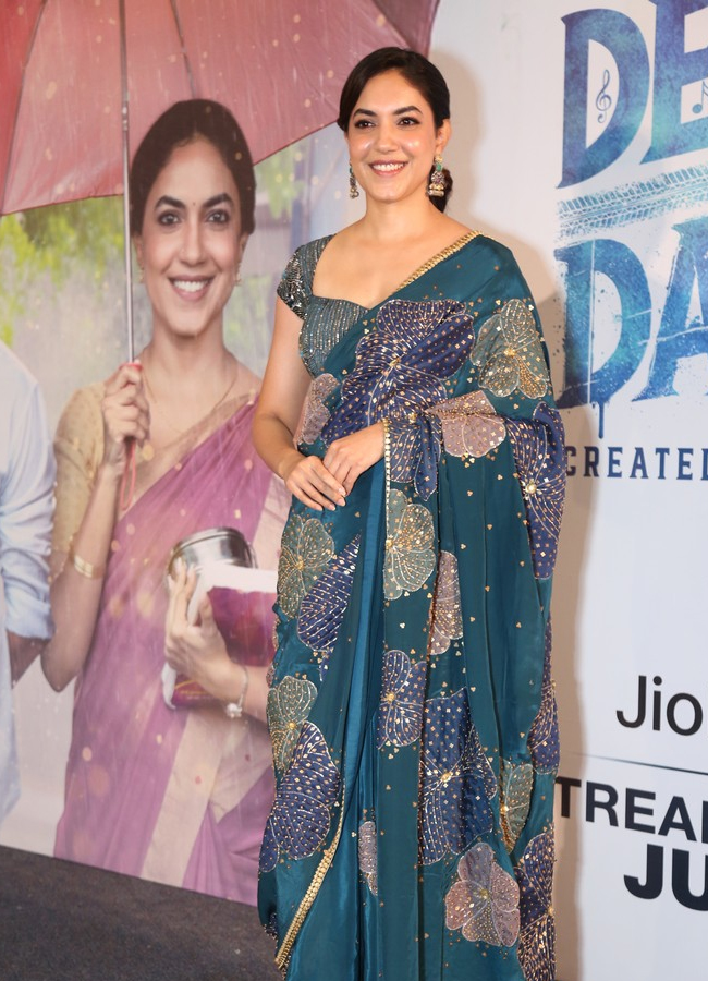 Devi_20and_20devika_20pressmeet10.jpg 10