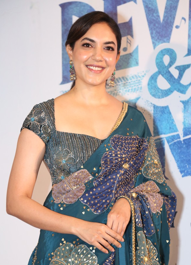 Devi_20and_20devika_20pressmeet13.jpg 13
