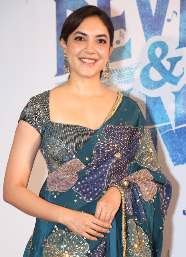 Devi_20and_20devika_20pressmeet14.jpg 14
