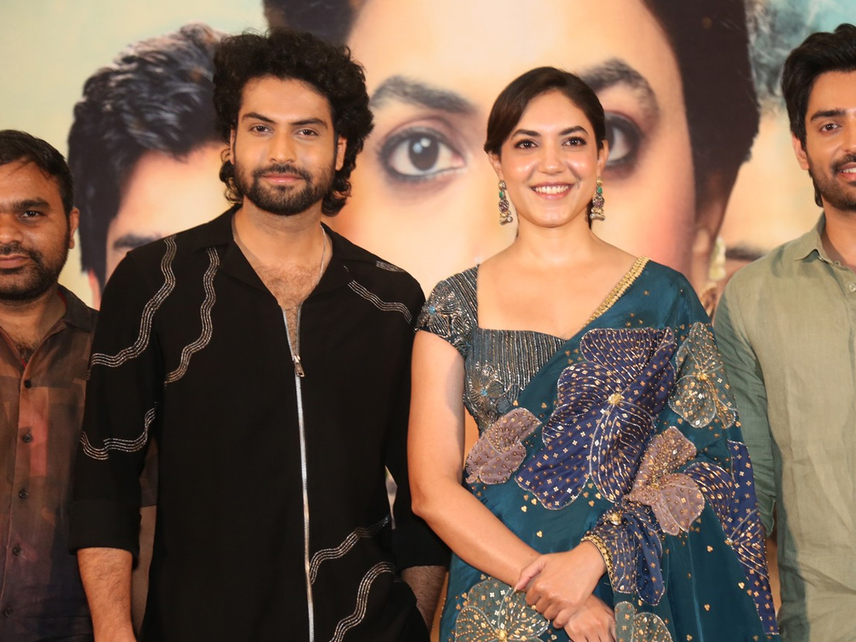 Devi_20and_20devika_20pressmeet3.jpg 1